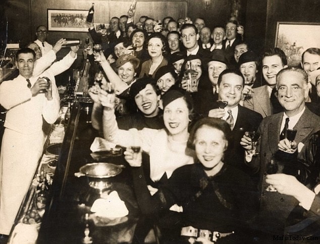 Speakeasy-Prohibition-1920s