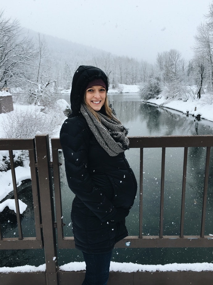 Wintery Leavenworth Baby Moon | Petite Modern Life 