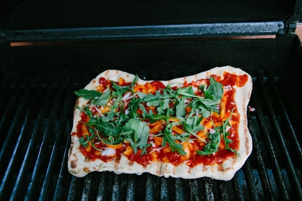 This grilled pizza is probably the best way to make homemade pizza. Never mushy, no matter how many delicious toppings you use! |Petite Modern Life