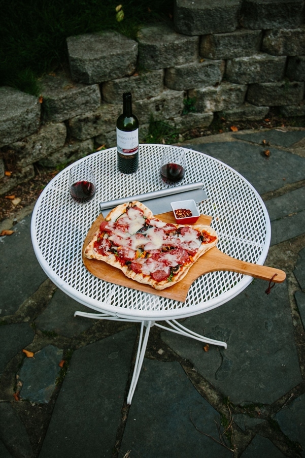 This grilled pizza is probably the best way to make homemade pizza. Never mushy, no matter how many delicious toppings you use! |Petite Modern Life