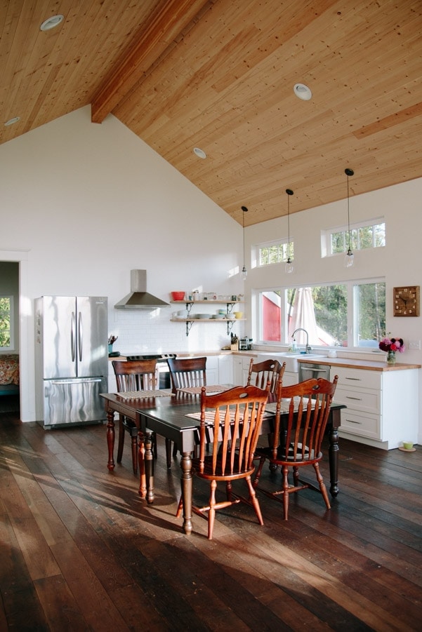 Gorgeous minimal barn house with modern farmhouse flare.