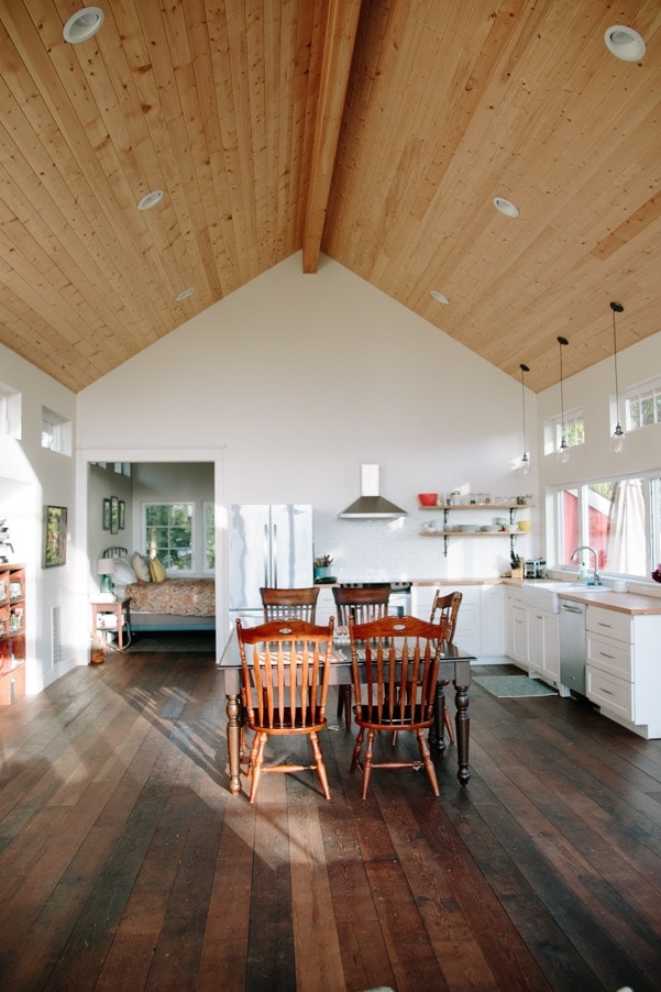 Gorgeous minimal barn house with modern farmhouse flare.