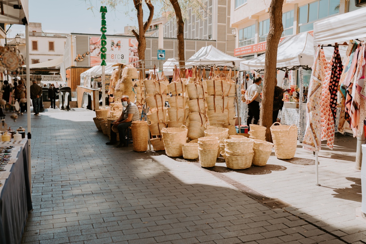 woven basket gifts to shop at the Inca Market in Mallorca Spain